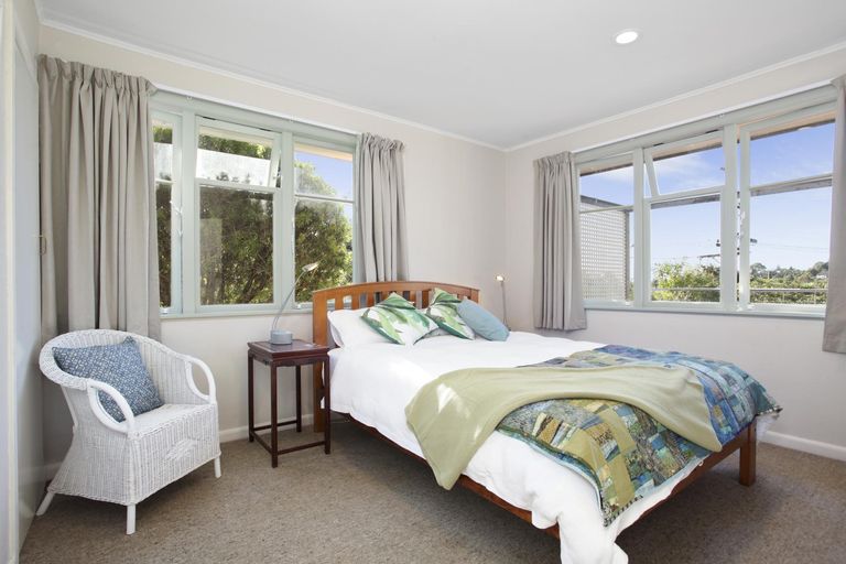 Photo of property in 60 Derwent Crescent, Titirangi, Auckland, 0604