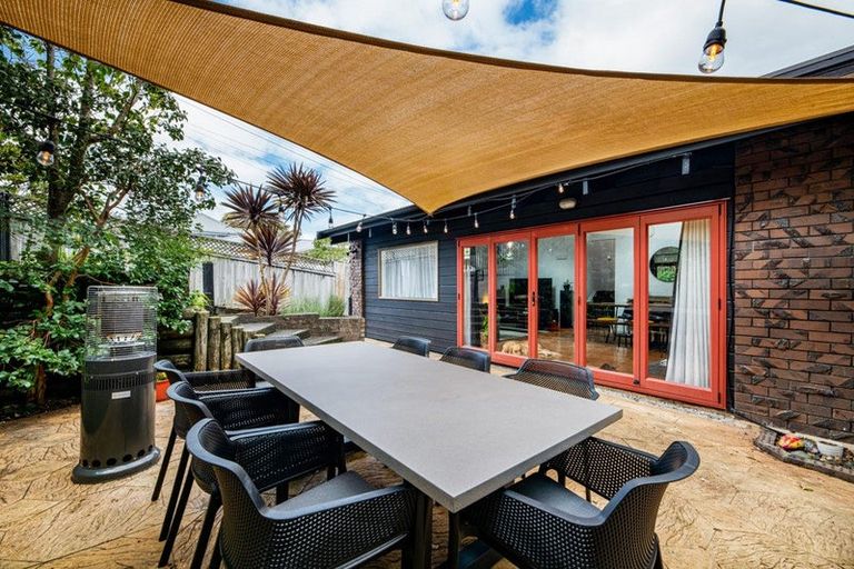 Photo of property in 5 Derwent Crescent, Titirangi, Auckland, 0604