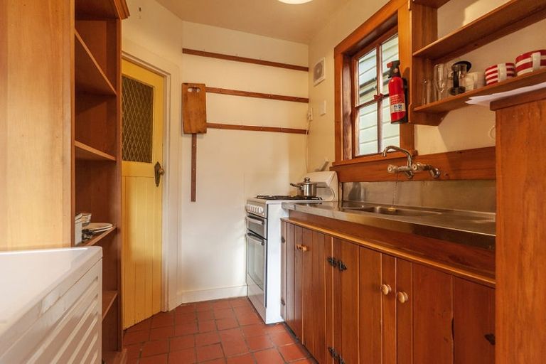 Photo of property in 90 Glenmore Street, Northland, Wellington, 6012