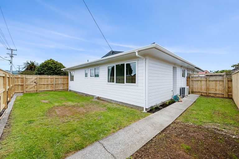 Photo of property in 52d Whites Line West, Woburn, Lower Hutt, 5010