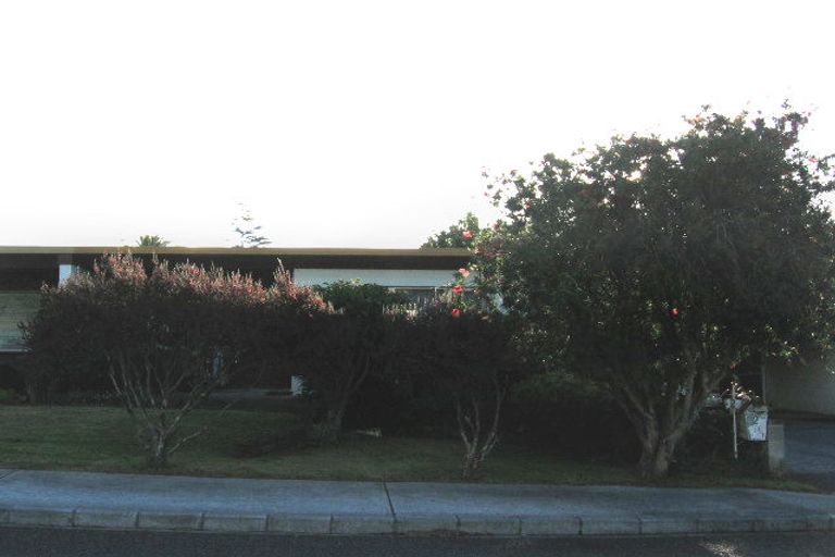 Photo of property in 1/2 Pomelo Road, Te Atatu South, Auckland, 0610