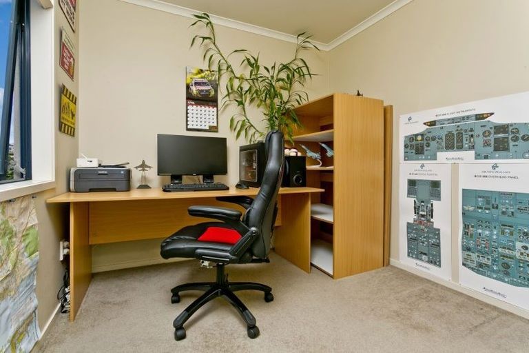 Photo of property in 20 Sonoma Crescent, Oteha, Auckland, 0632