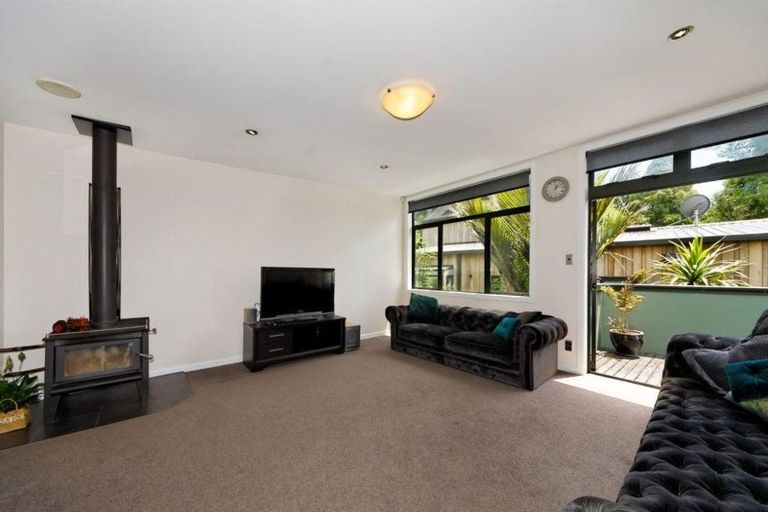 Photo of property in 66 Otitori Bay Road, Titirangi, Auckland, 0604