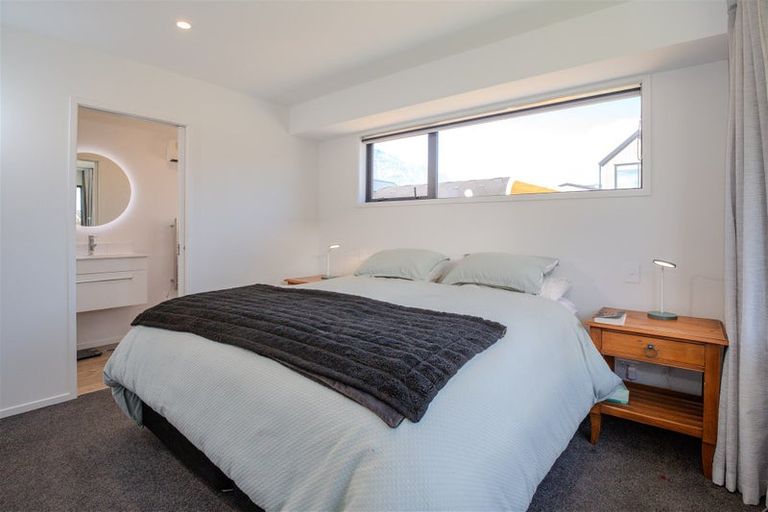 Photo of property in 21 Shelduck Road, Jacks Point, 9371