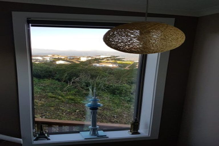 Photo of property in 6b Sunhaven Drive, Newlands, Wellington, 6037