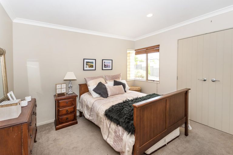 Photo of property in 37 Ina Ville Drive, Pukekohe, 2120