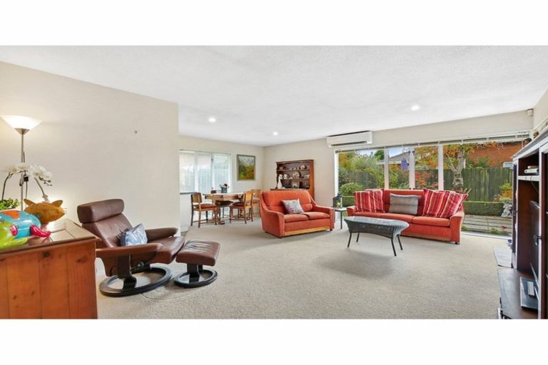 Photo of property in 356 Yaldhurst Road, Russley, Christchurch, 8042