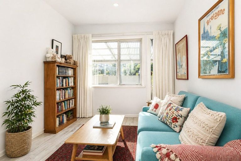 Photo of property in 85 Paremata Road, Paremata, Porirua, 5024
