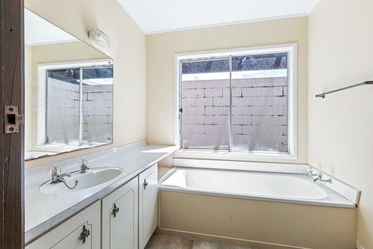 Photo of property in 148 Stapleford Crescent, Browns Bay, Auckland, 0630