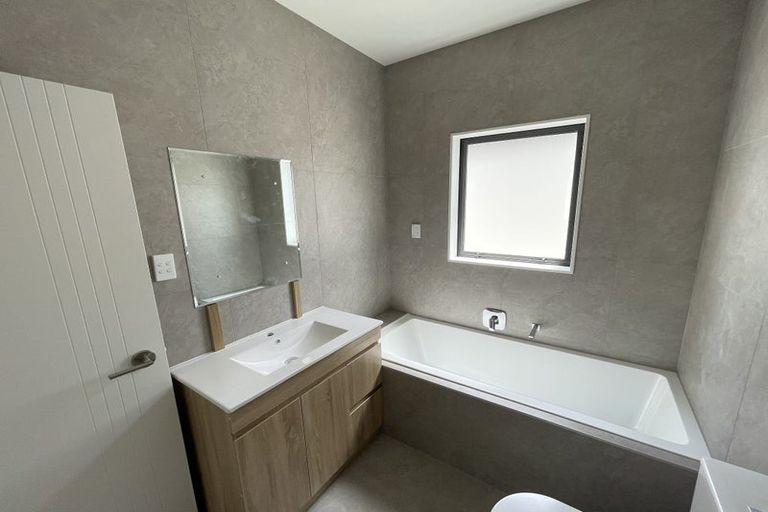Photo of property in 133d Arran Road, Browns Bay, Auckland, 0630