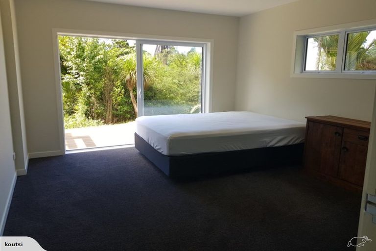 Photo of property in 236a Scenic Drive, Titirangi, Auckland, 0604