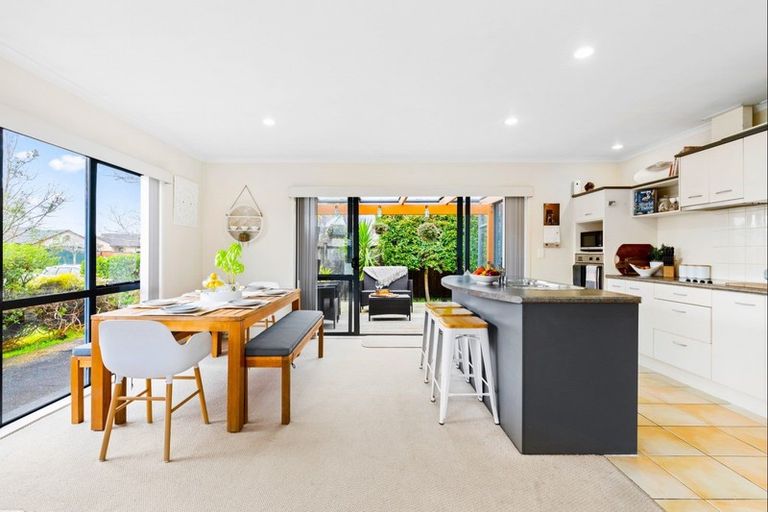 Photo of property in 8 Russett Grove, Henderson, Auckland, 0612