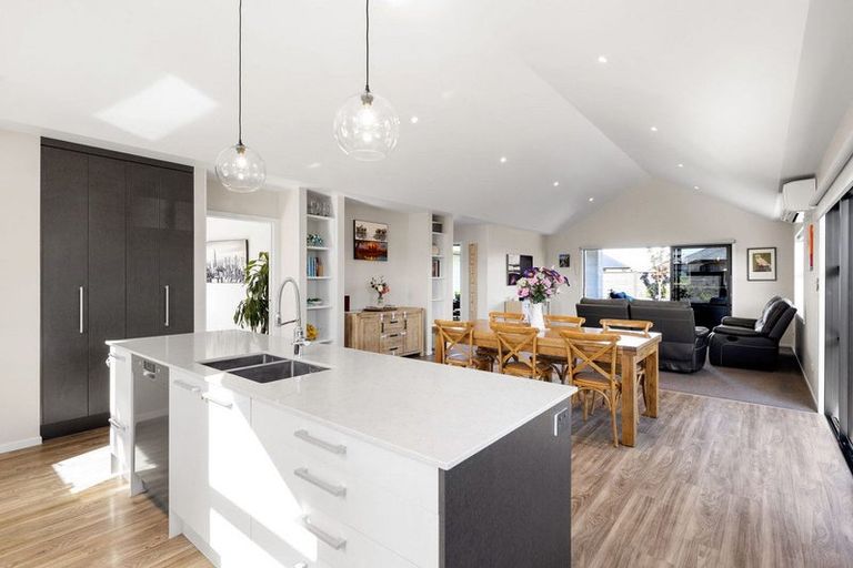 Photo of property in 6 Lewis Way, Cambridge, 3434