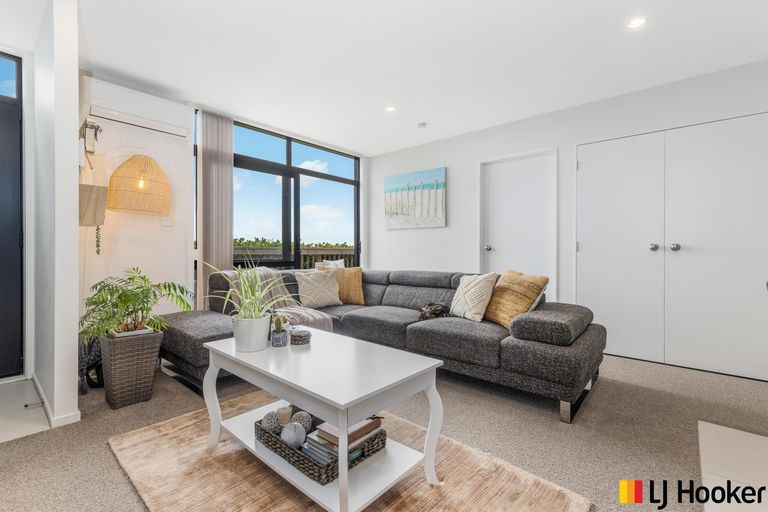 Photo of property in 11 Kapuarangi Lane, Papakura, 2110