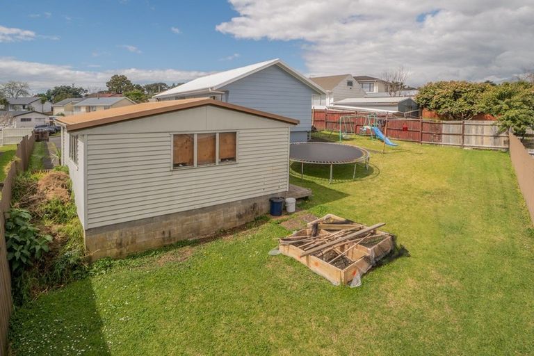 Photo of property in 12 Imperial Place, Henderson, Auckland, 0612