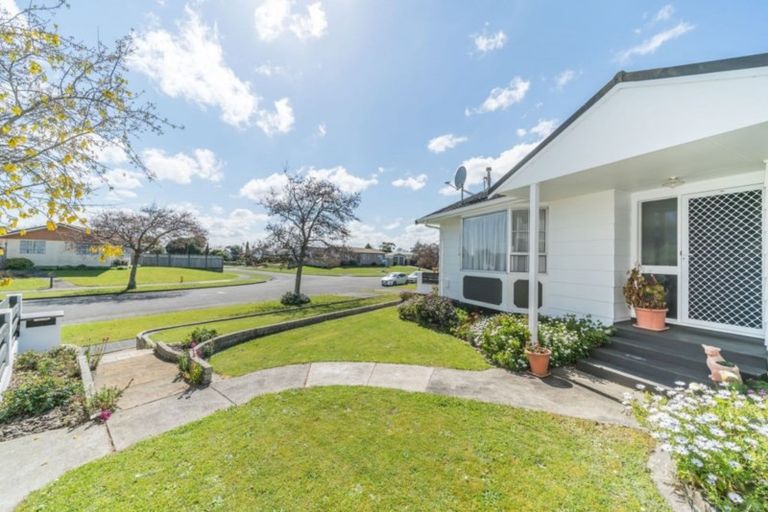 Photo of property in 66 Hillcrest Drive, Kelvin Grove, Palmerston North, 4414