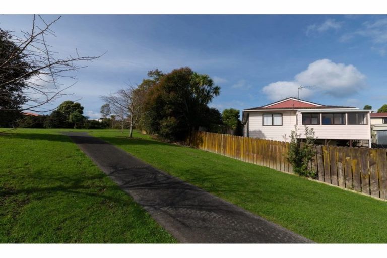 Photo of property in 53 Lavelle Road, Henderson, Auckland, 0612