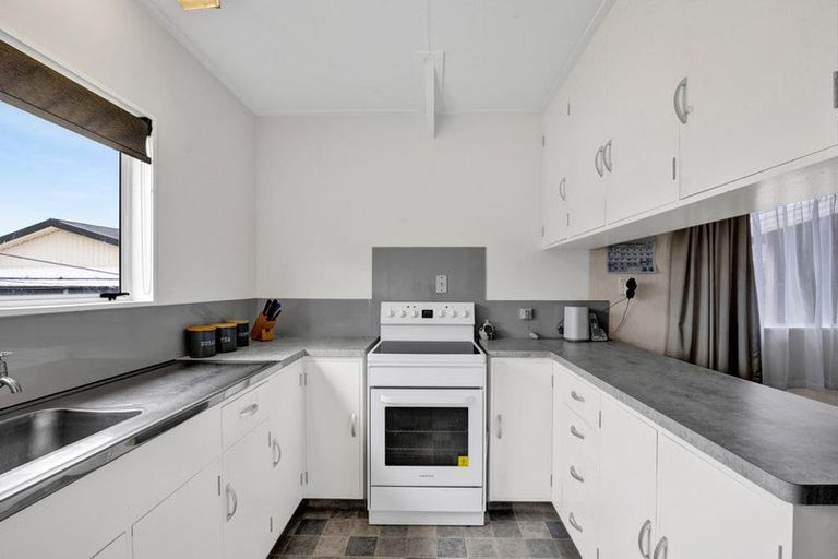 Photo of property in 18 Kamahi Avenue, Hawera, 4610