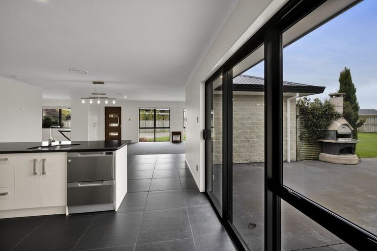 Photo of property in 14 Larlin Drive, Hawera, 4675