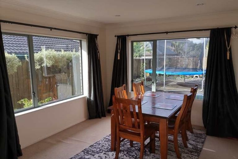 Photo of property in 17 Hillwell Drive, Henderson, Auckland, 0612