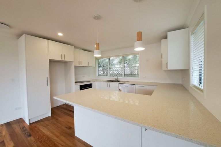 Photo of property in 37 Merriefield Avenue, Forrest Hill, Auckland, 0620