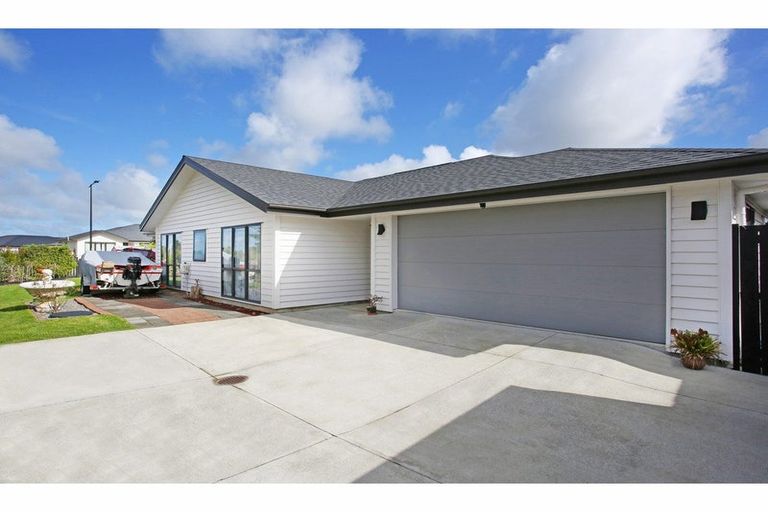 Photo of property in 9 Rere Awa Road, Glenbrook, 2681
