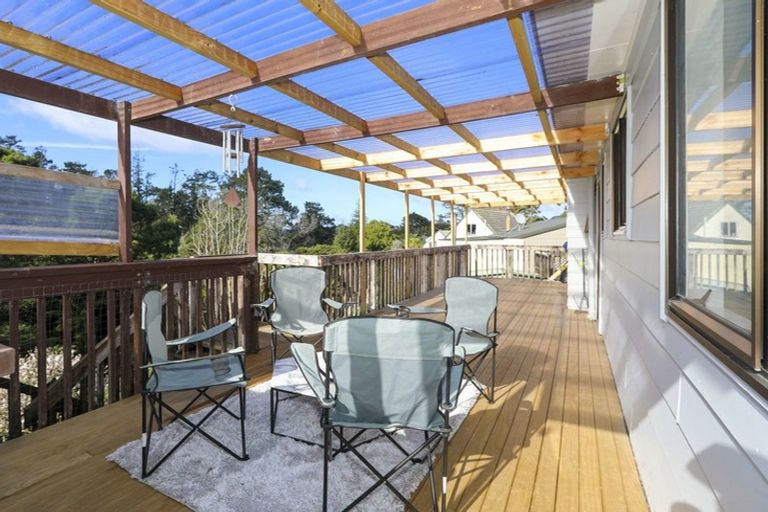 Photo of property in 8 Angeline Place, Massey, Auckland, 0614
