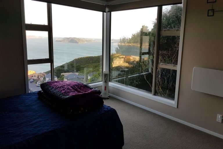 Photo of property in 6b Sunhaven Drive, Newlands, Wellington, 6037