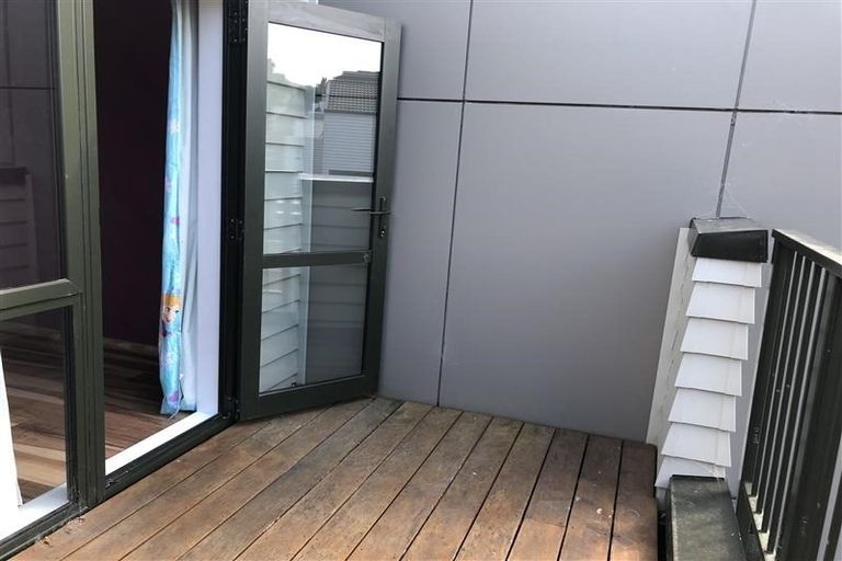Photo of property in 1/23 Fields Parade, Oteha, Auckland, 0632
