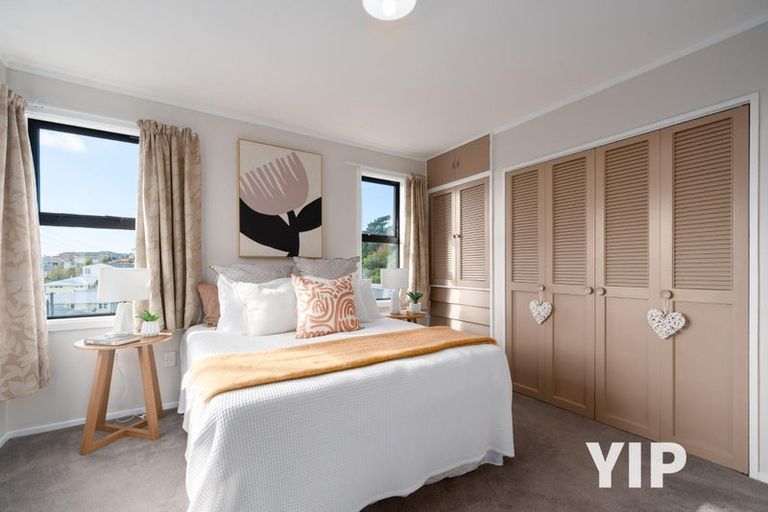 Photo of property in 2 Griffiths Grove, Newlands, Wellington, 6037