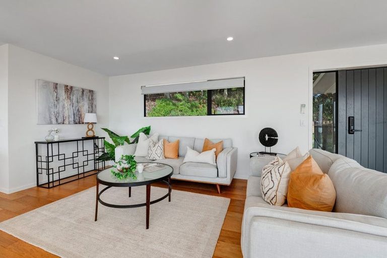 Photo of property in 236 Whangaparaoa Road, Red Beach, 0932