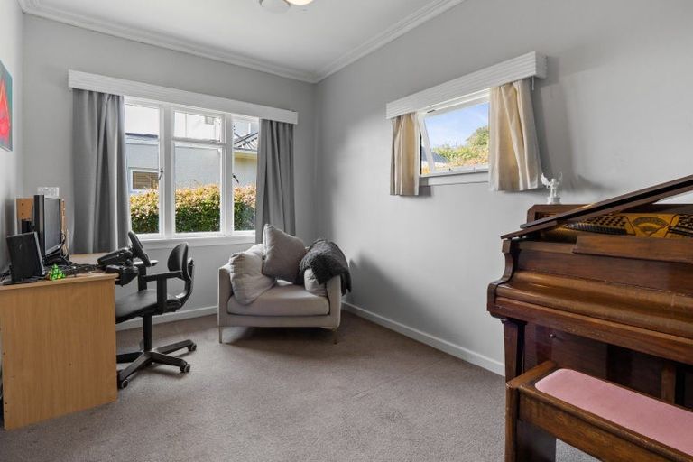 Photo of property in 14 Rimu Street, Strandon, New Plymouth, 4312