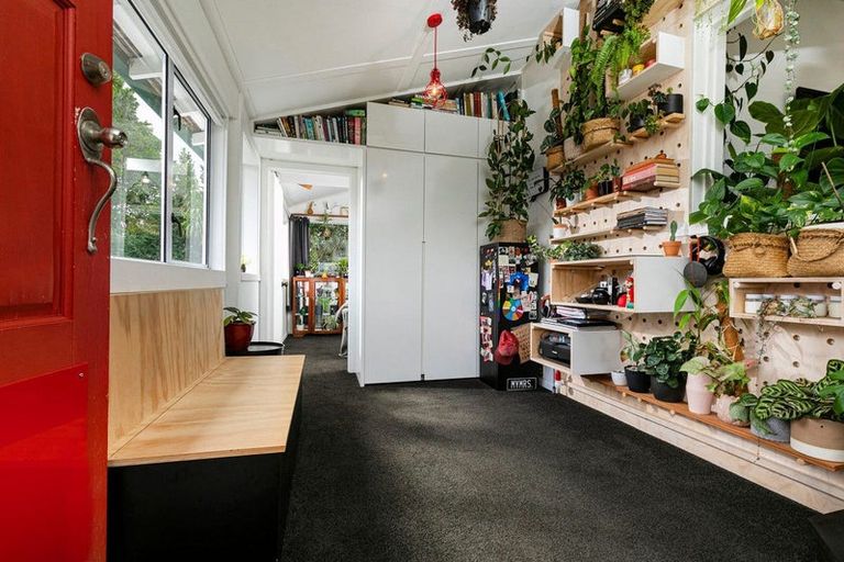 Photo of property in 5 Don Buck Road, Henderson, Auckland, 0614