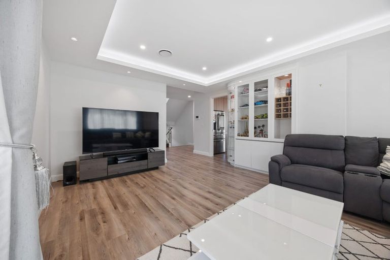 Photo of property in 2 Drumnaconagher Road, Flat Bush, Auckland, 2019
