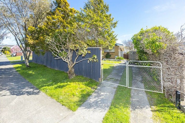 Photo of property in 21f1- Roband Crescent, Brown Owl, Upper Hutt, 5018