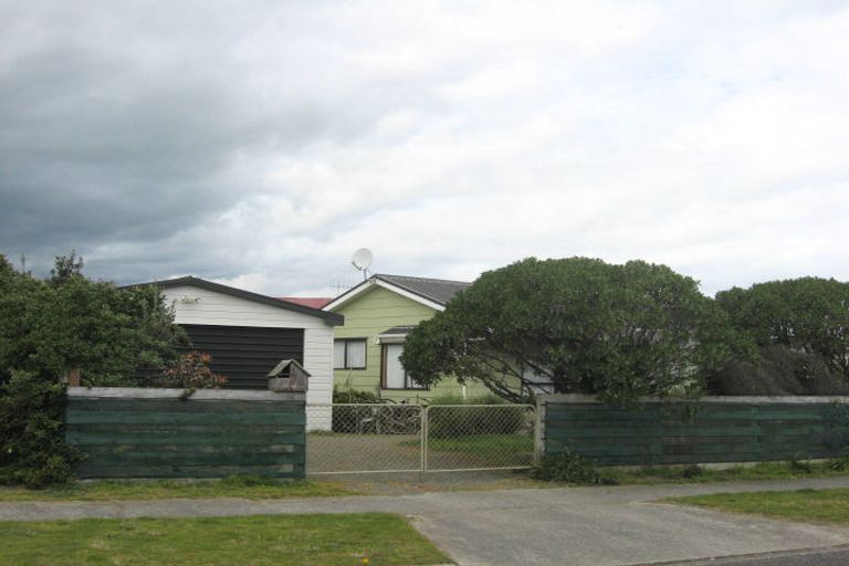 Photo of property in 56 Kahukura Avenue, Waitarere Beach, Levin, 5510