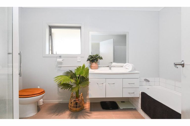 Photo of property in 38/64 Kawaha Point Road, Kawaha Point, Rotorua, 3010