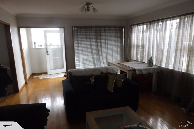 Photo of property in 2/7 Queen Street, Papakura, 2110