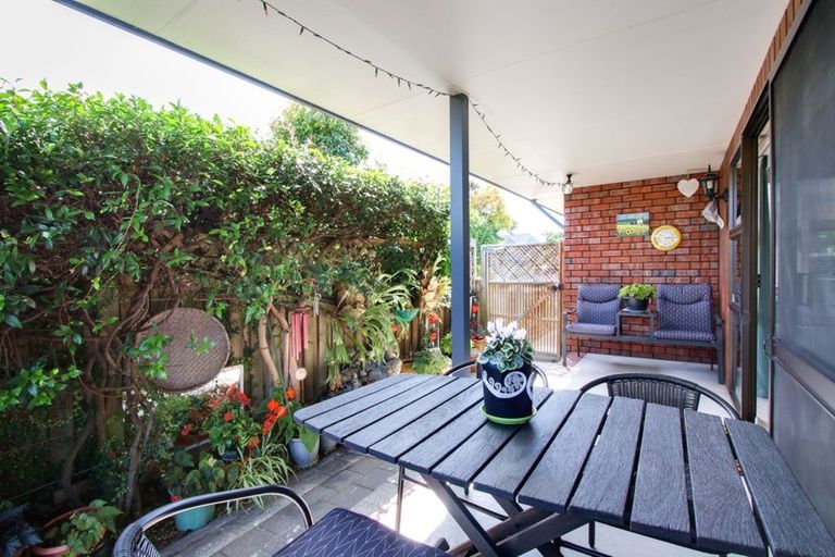 Photo of property in 1/100 Avondale Road, Taradale, Napier, 4112