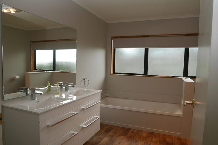 Photo of property in 77 Michael Road, Paraparaumu Beach, Paraparaumu, 5032