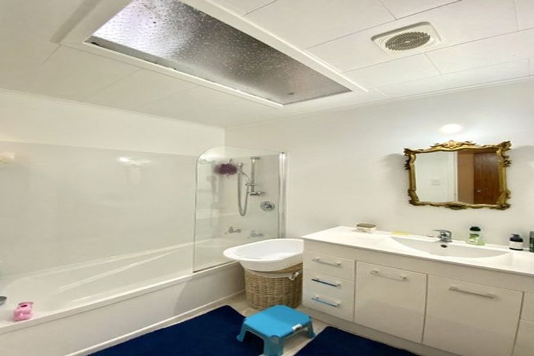 Photo of property in 18f2- Hillside Drive, Maoribank, Upper Hutt, 5018