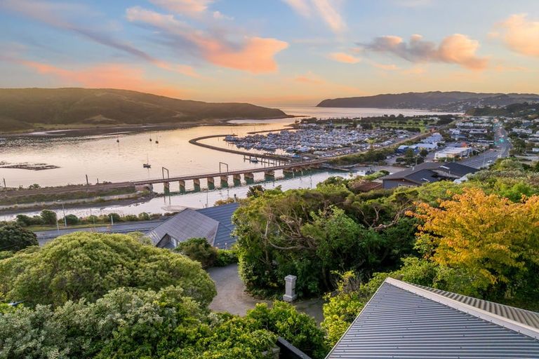 Photo of property in 47 Kiriwai Road, Paremata, Porirua, 5024