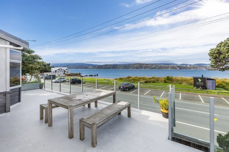 Photo of property in 217 Marine Parade, Seatoun, Wellington, 6022