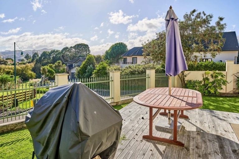 Photo of property in 23 Lanyon Place, Whitby, Porirua, 5024