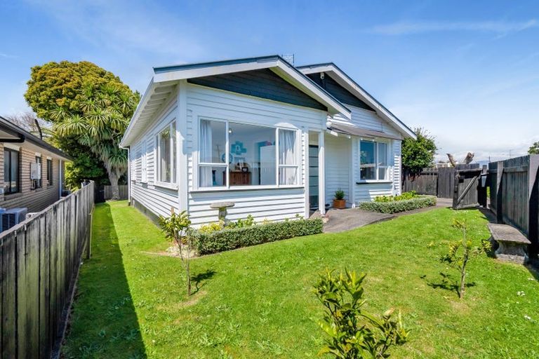 Photo of property in 3 Tukapa Street, Westown, New Plymouth, 4310