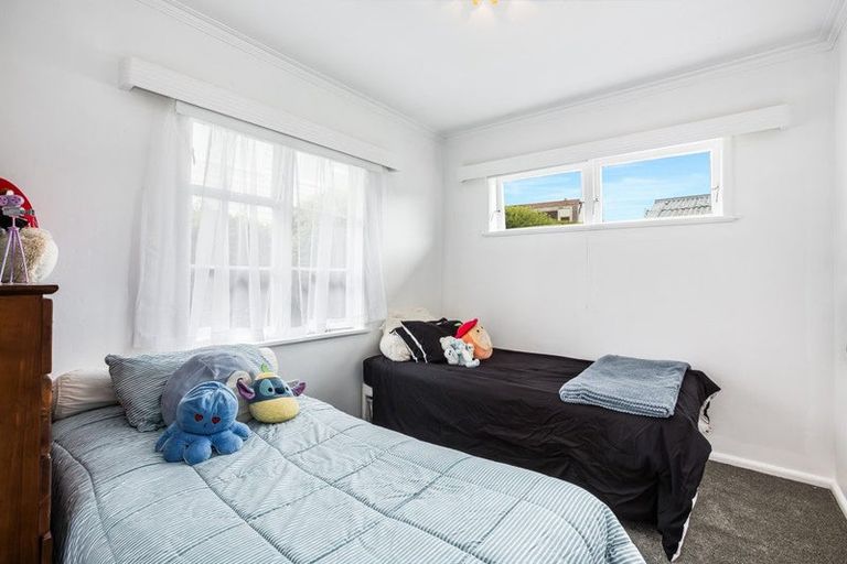 Photo of property in 32 Raroa Terrace, Tawa, Wellington, 5028