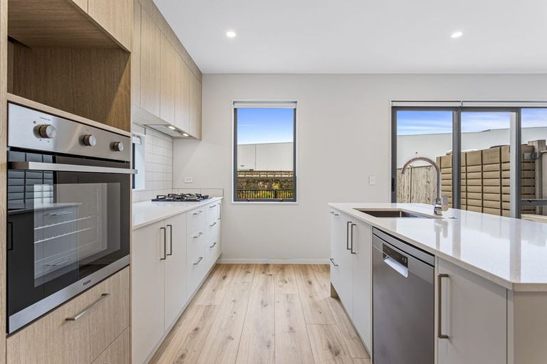 Photo of property in 105 Katikati Drive, Manurewa, 2102