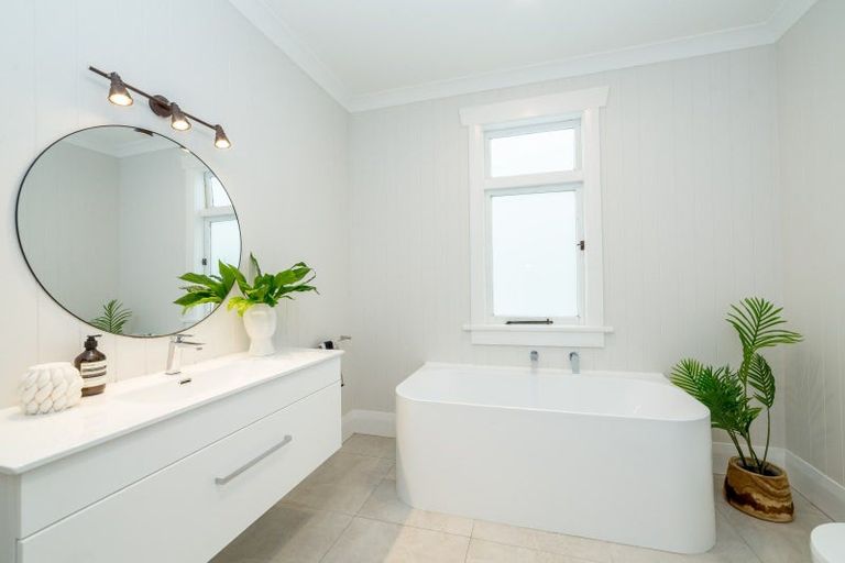 Photo of property in 35 Cambridge Terrace, Masterton, 5810