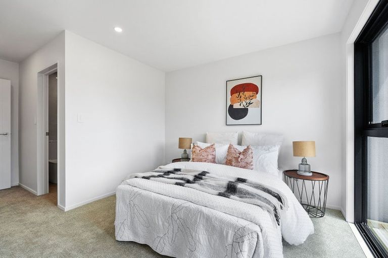 Photo of property in 1/1090 Beach Road, Torbay, Auckland, 0630