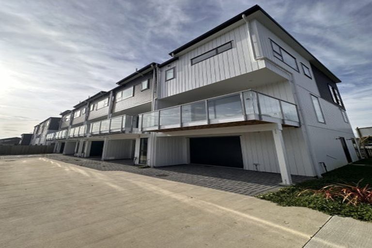 Photo of property in 1/2a Cambridge Road, Manurewa, Auckland, 2102